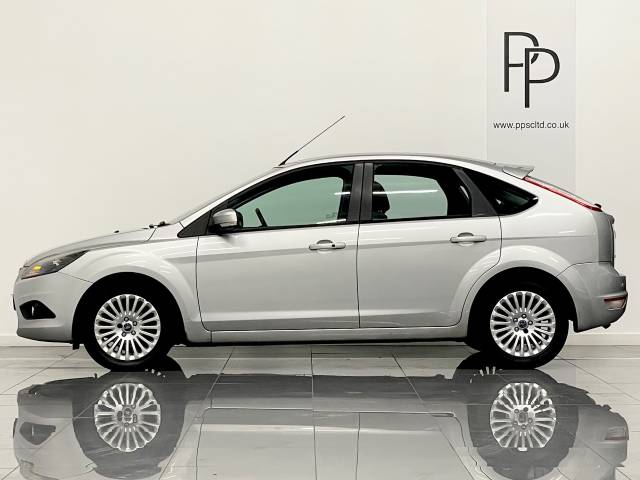 2010 Ford Focus 1.6 Titanium 5dr Auto
